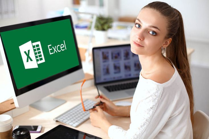 Monitor con dashboard de Excel